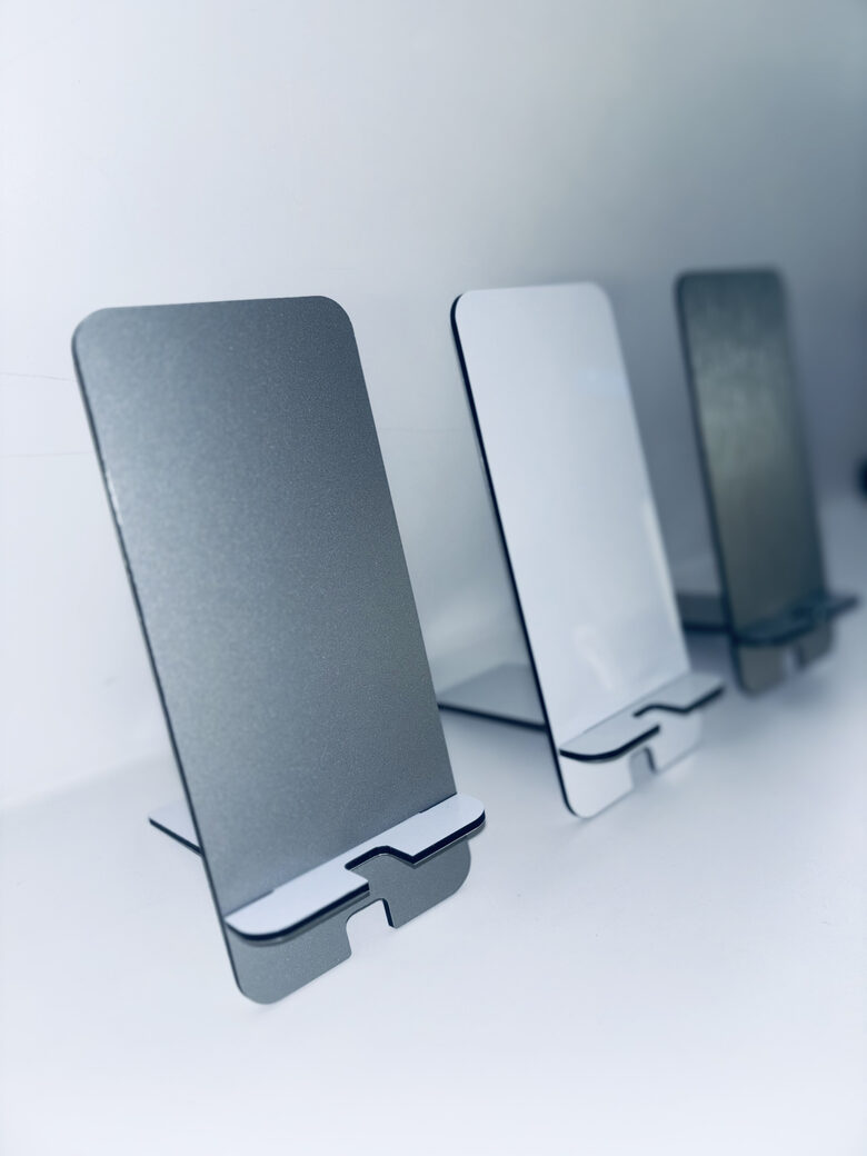 Telefona statīvs bez dizaina.