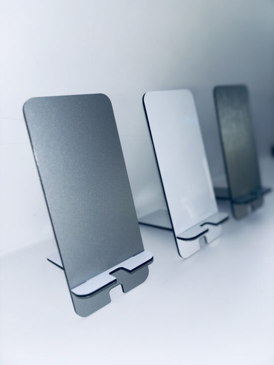 Telefona statīvs bez dizaina.